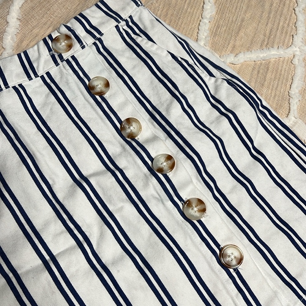 Vintage Forever 21 White Skirt w/ Blue Pinstripes + Buttons & Pockets | Size M